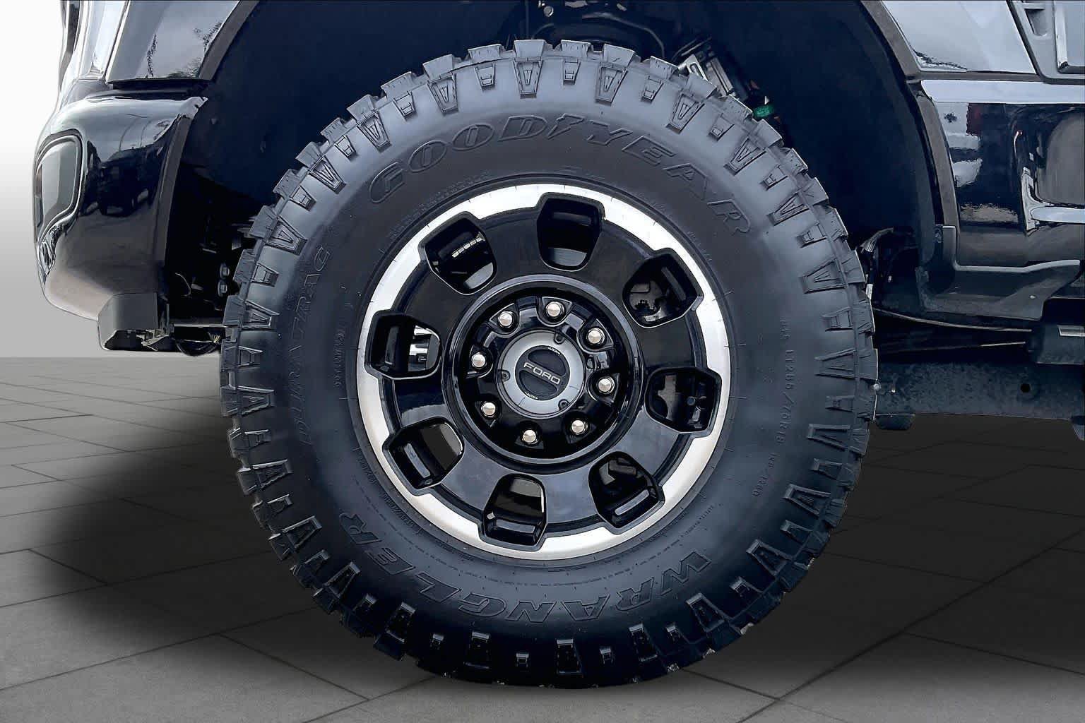 Certified 2025 Ford F250 Platinum w/ Tremor Off-Road Package AWD/4WD image 11