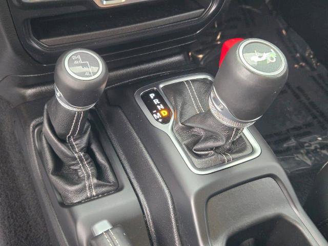 Used 2019 Jeep Wrangler Unlimited Sahara w/ Dual Top Group AWD/4WD image 26