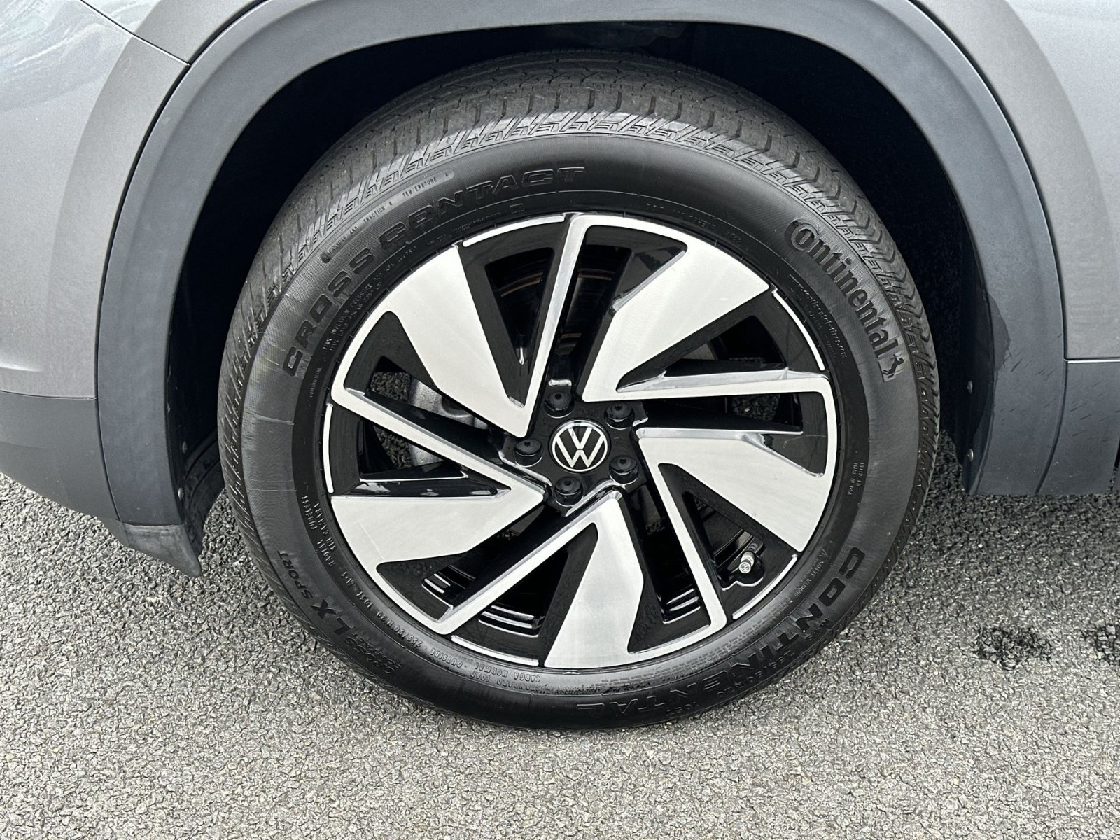 Used 2024 Volkswagen Atlas SE AWD/4WD image 13