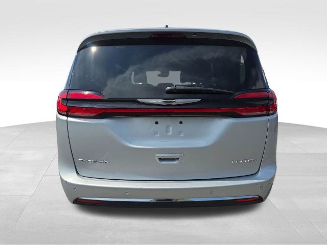 Used 2024 Chrysler Pacifica Limited FWD image 7