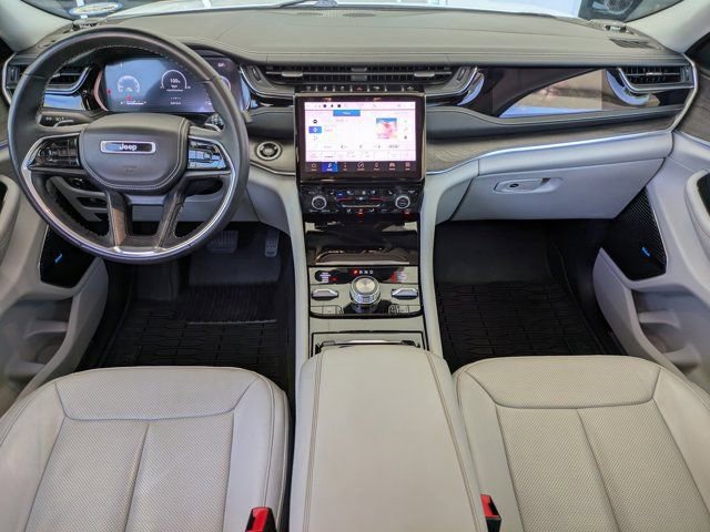 Used 2022 Jeep Grand Cherokee Overland AWD/4WD image 4