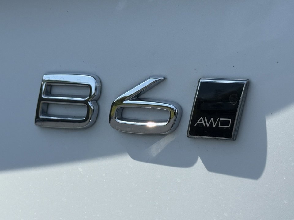 Used 2023 Volvo XC90 B6 Ultimate w/ Protection Package image 10