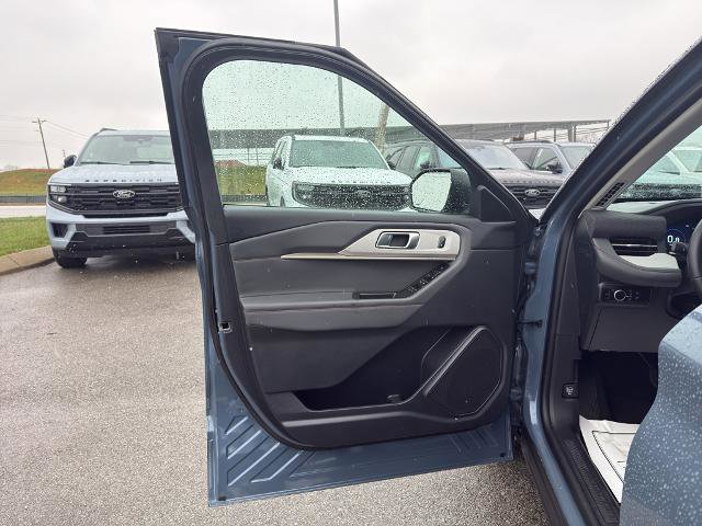 Certified 2025 Ford Explorer Active image 19