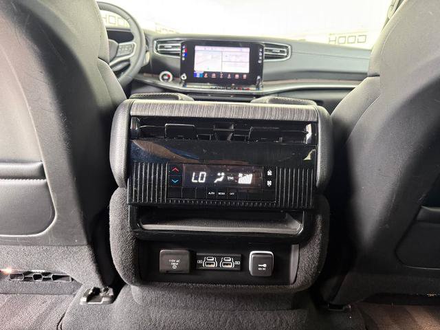 Used 2024 Jeep Wagoneer L Series II RWD image 12
