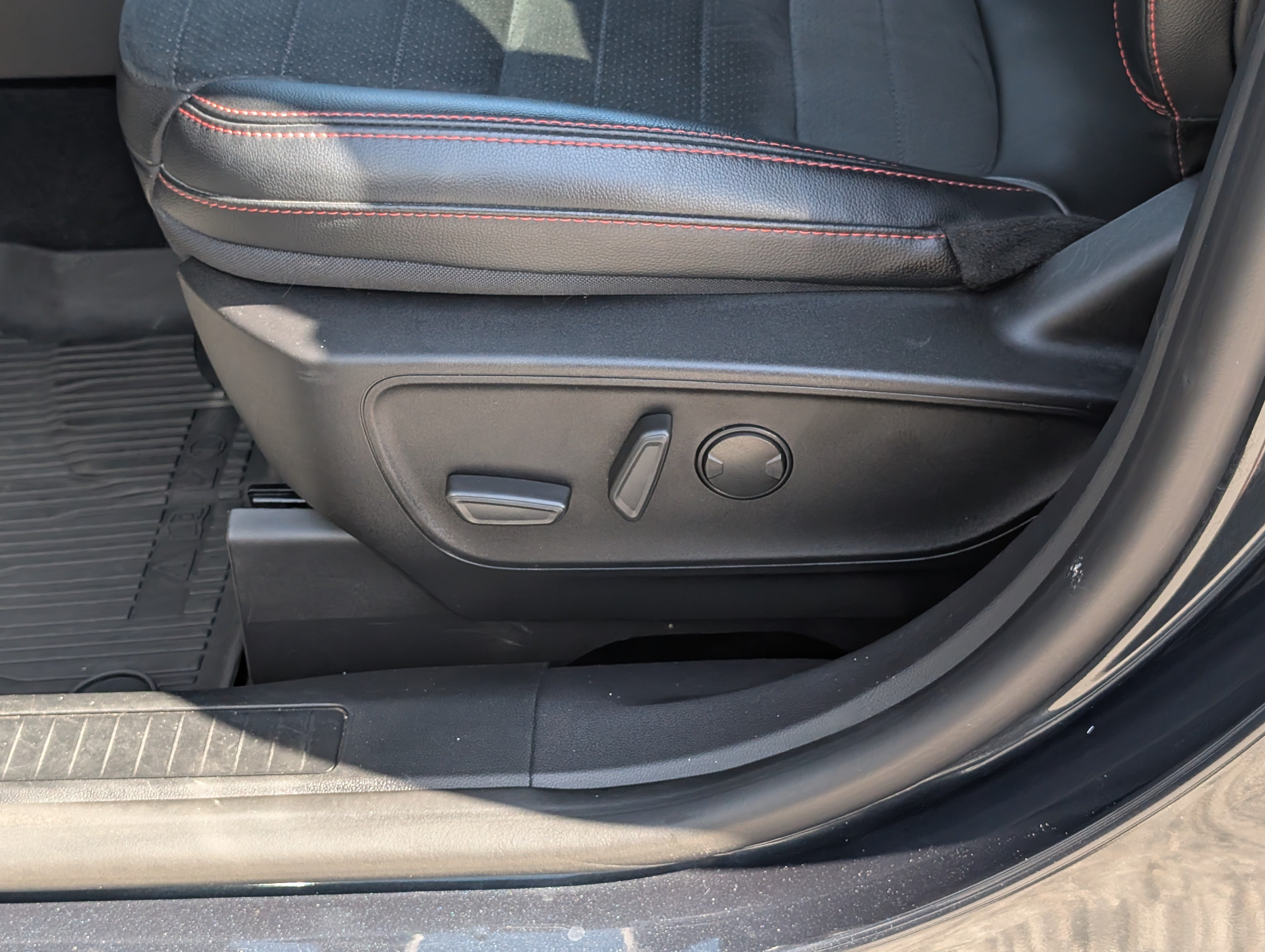 Certified 2022 Ford Escape SEL w/ SEL Stealth AWD Package image 23