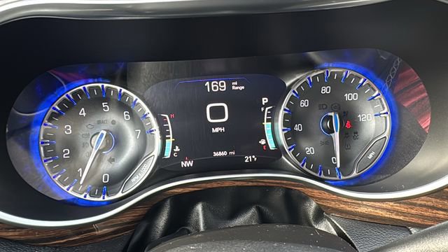 Used 2022 Chrysler Pacifica Limited image 24