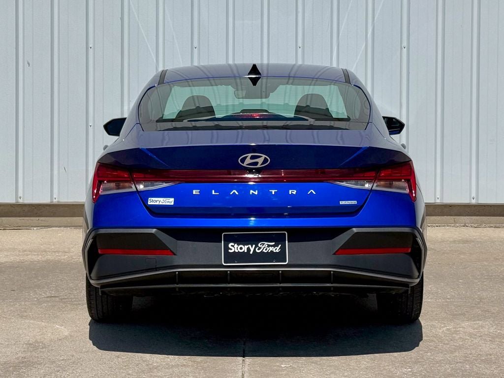 Used 2025 Hyundai Elantra Hybrid FWD image 5