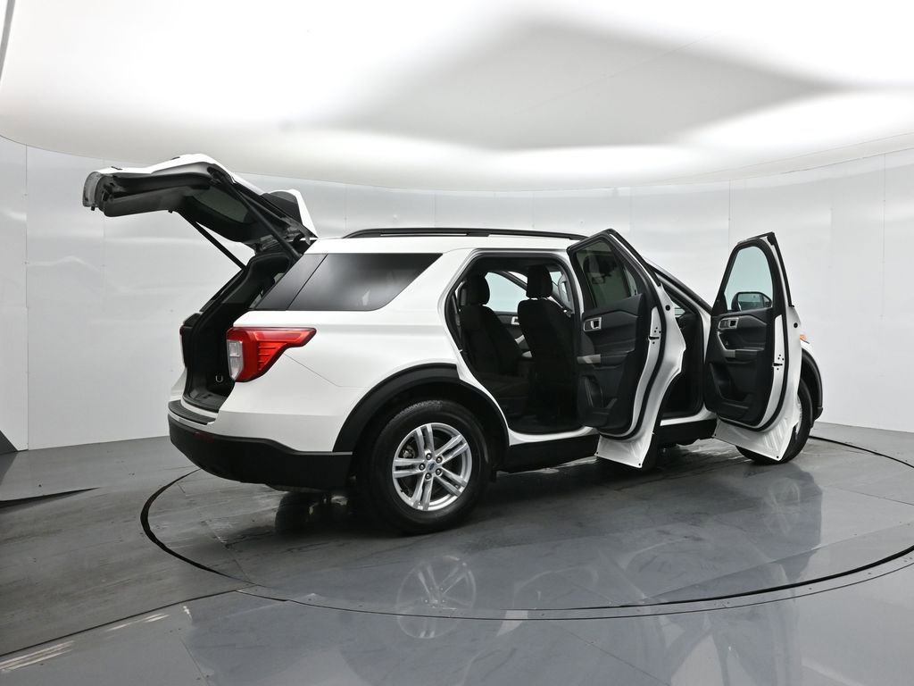 Certified 2024 Ford Explorer XLT RWD image 5