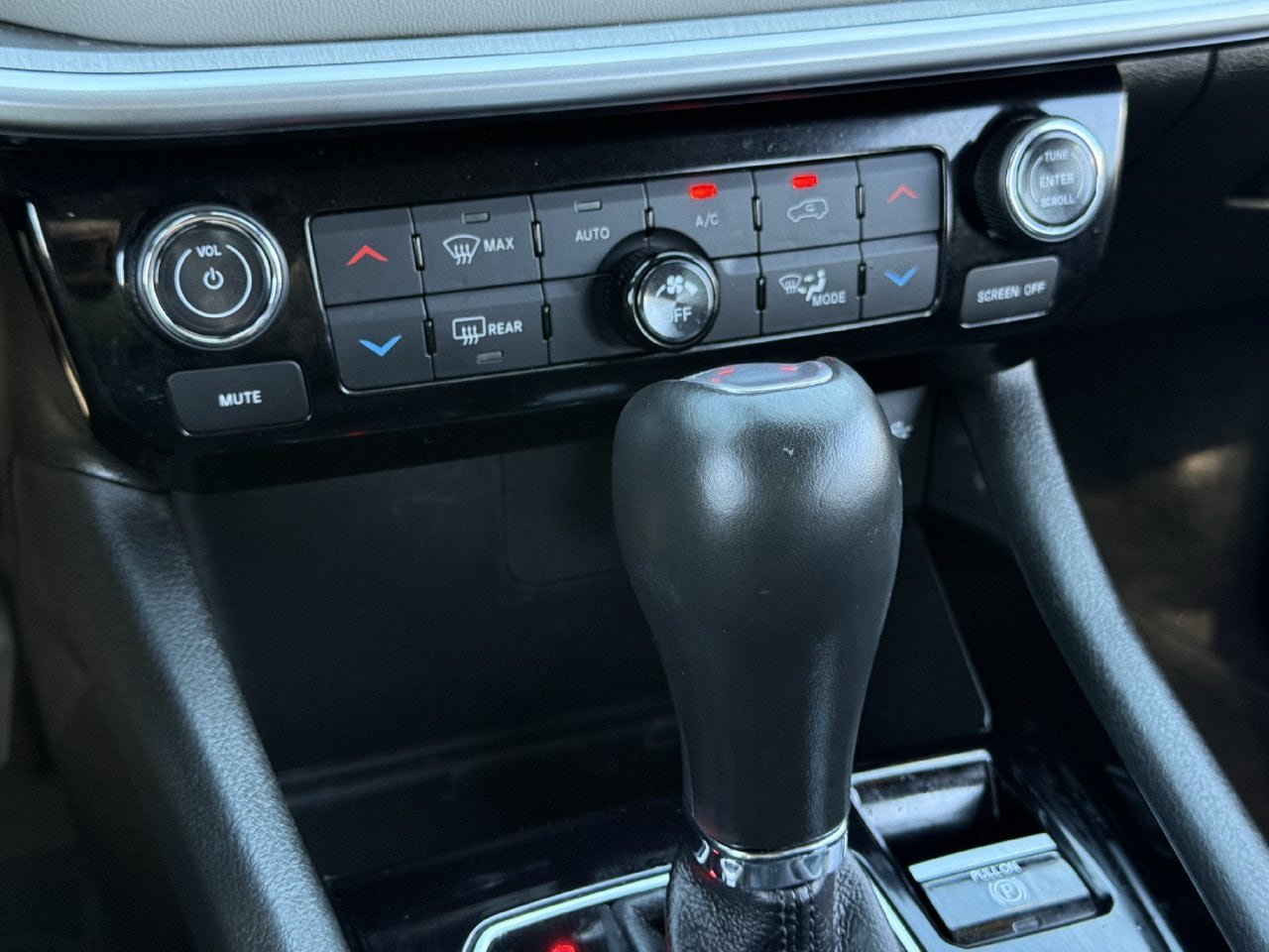 Used 2025 Jeep Compass Limited w/ Elite Group AWD/4WD image 19