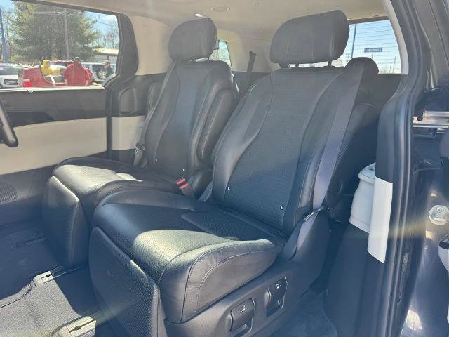 Used 2022 Kia Carnival SX Prestige image 8