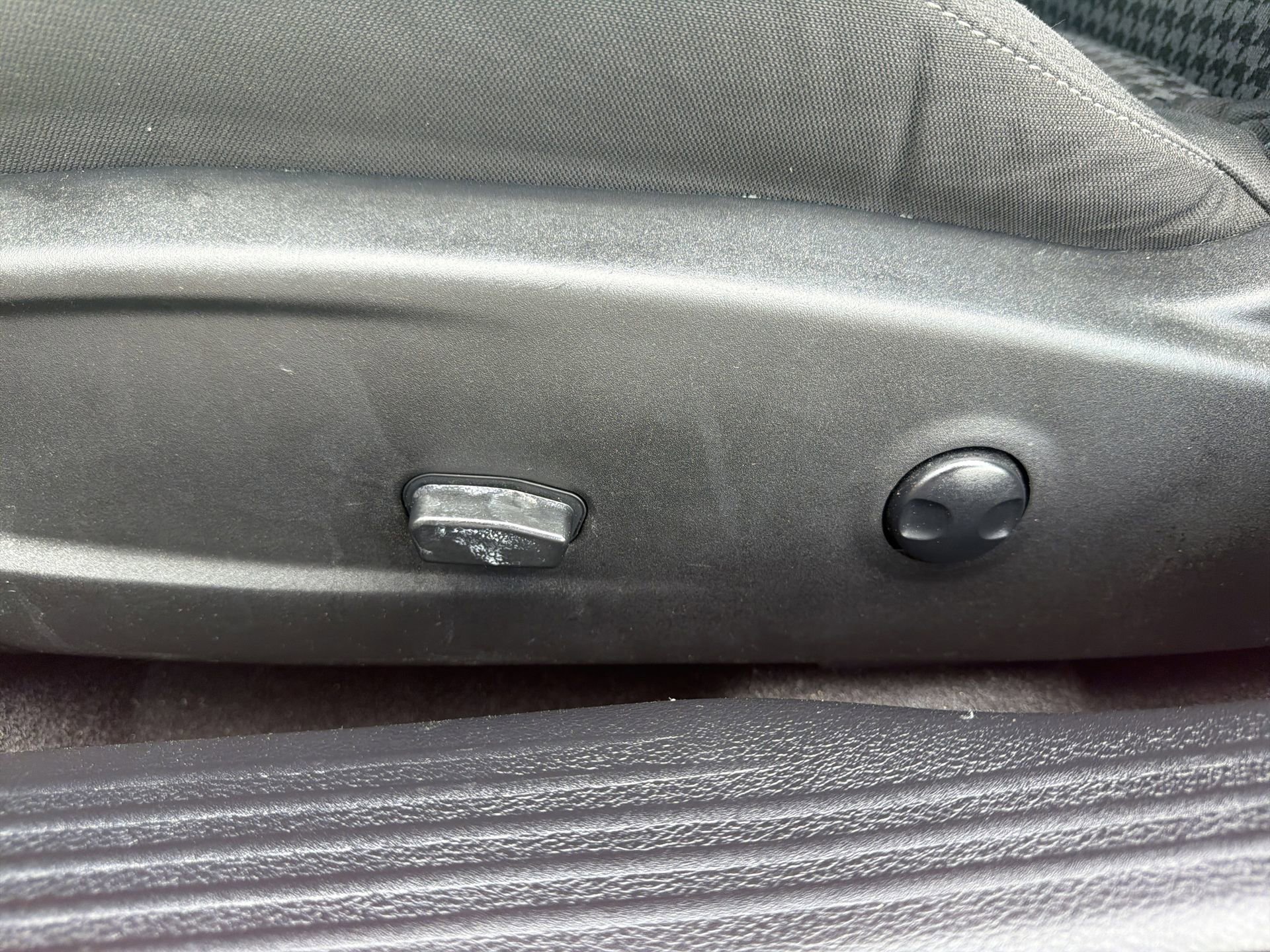 Used 2023 Dodge Challenger SXT w/ Blacktop Package image 25