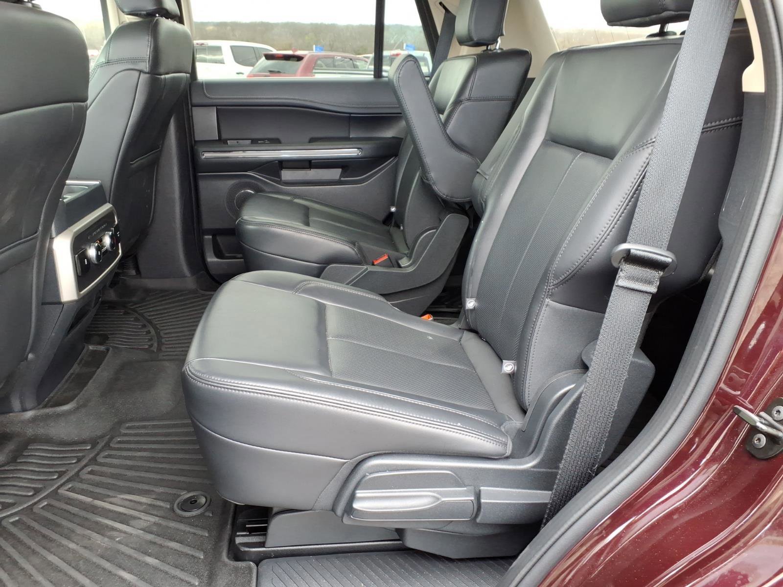 Certified 2024 Ford Expedition XLT image 11