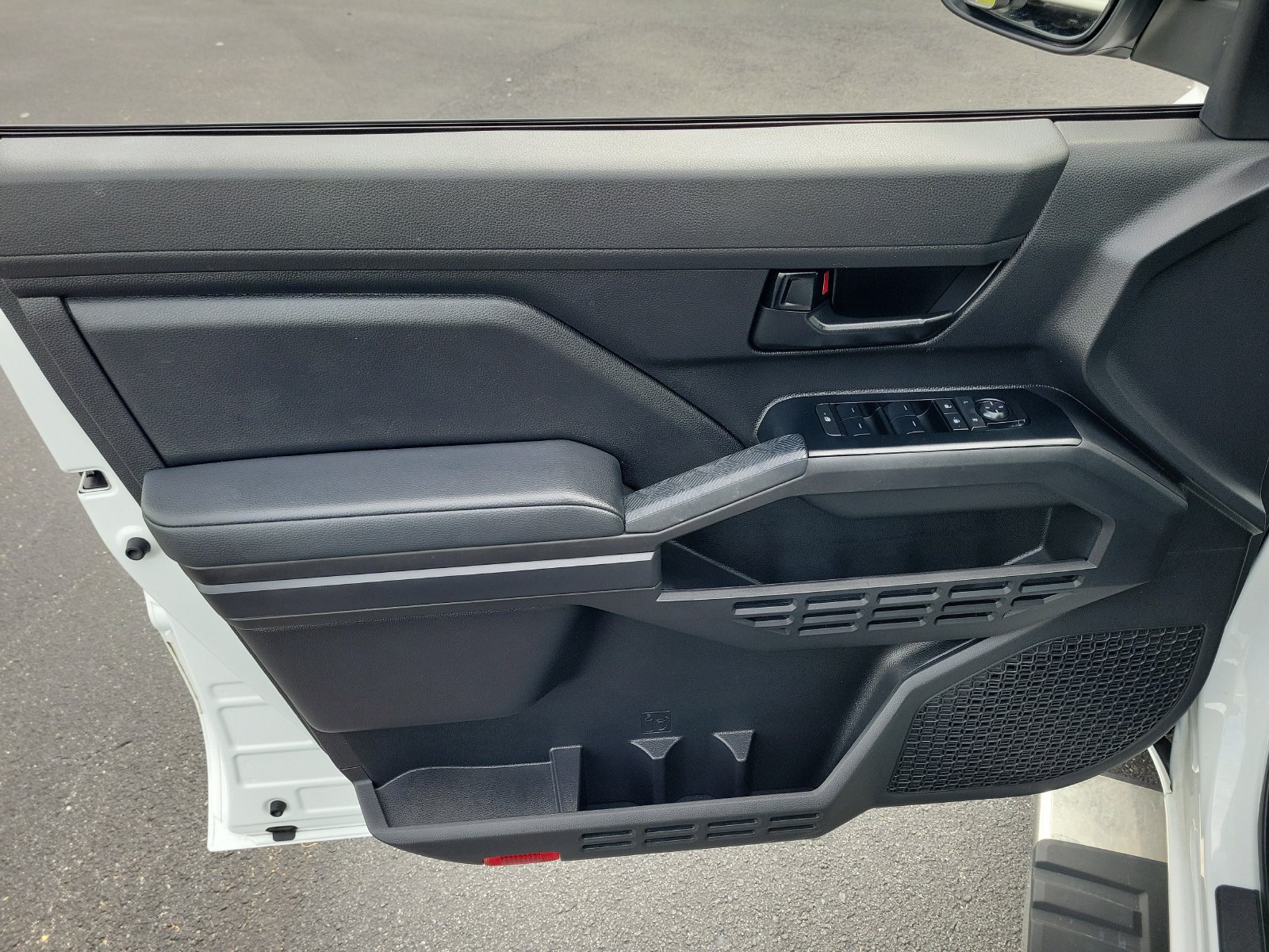 Used 2025 Toyota Tacoma SR w/ SR Upgrade Package RWD image 10