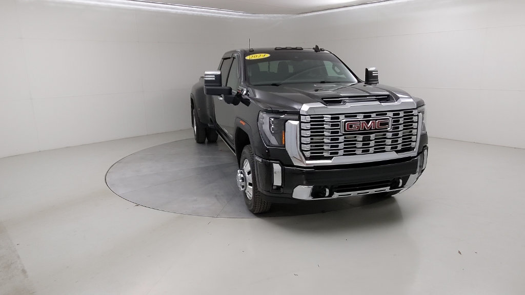 Used 2024 GMC Sierra 3500 Denali w/ Denali Reserve Package AWD/4WD image 10