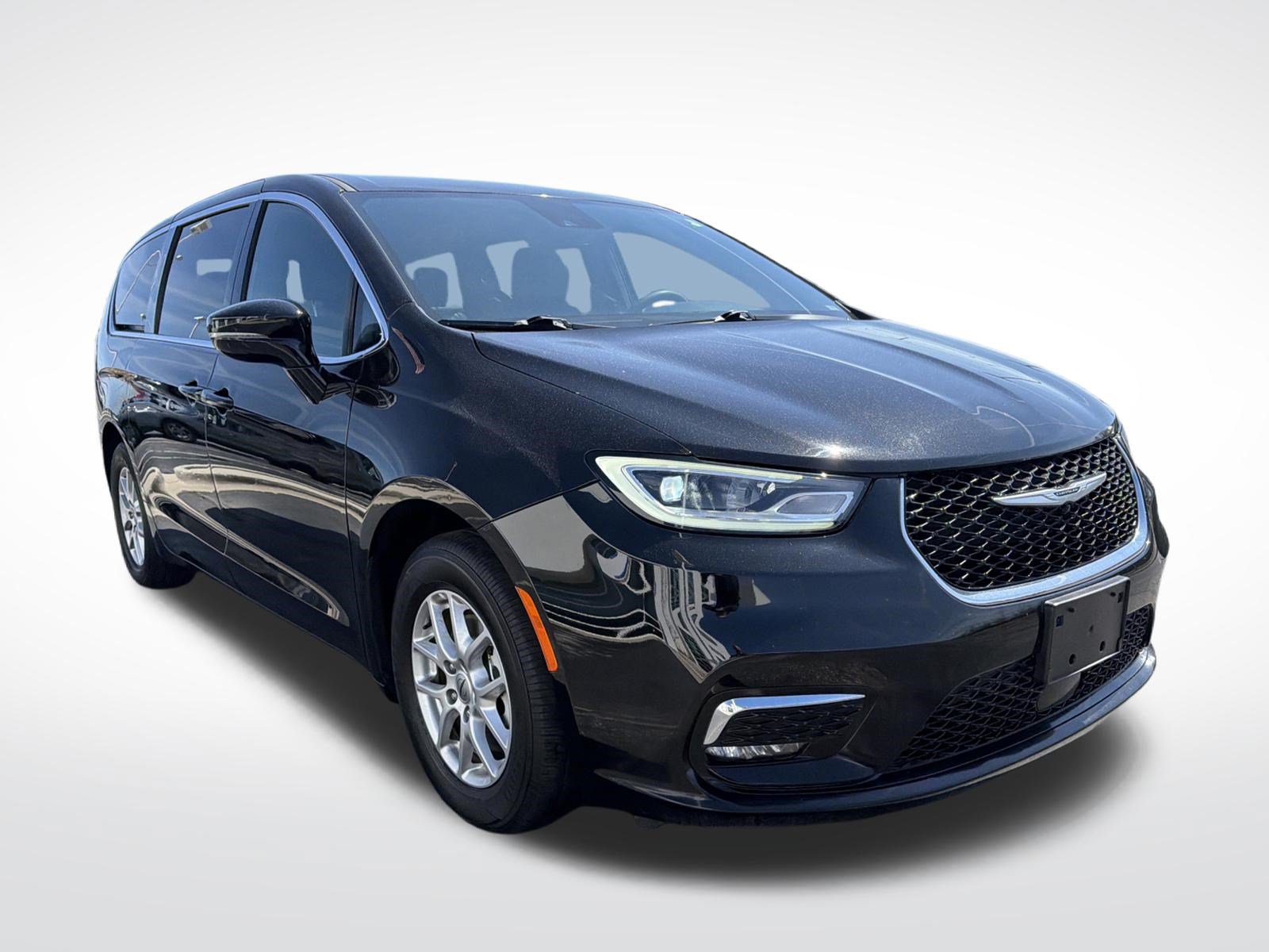Used 2025 Chrysler Pacifica Select FWD image 4
