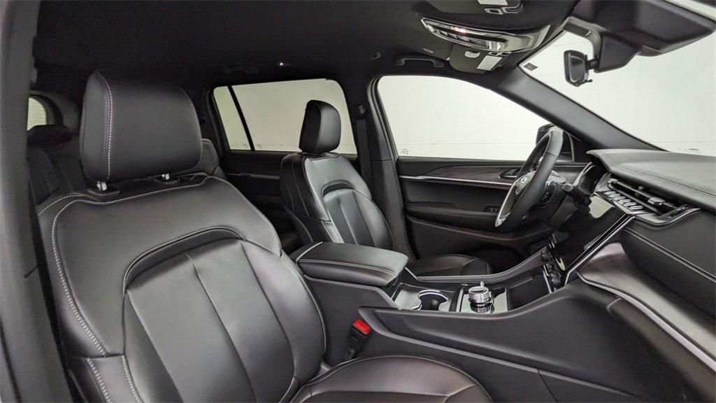 Used 2025 Jeep Grand Cherokee L Limited image 41