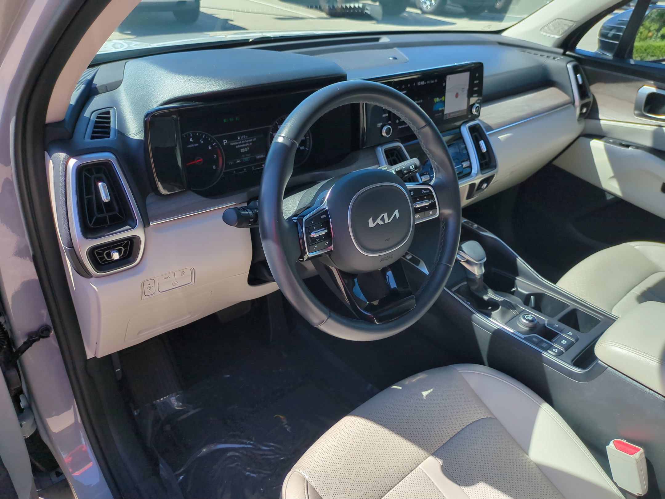 Used 2023 Kia Sorento EX w/ Panoramic Sunroof Package FWD image 16