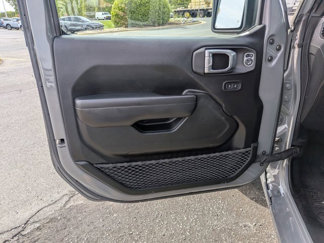 Used 2021 Jeep Gladiator Sport AWD/4WD image 12