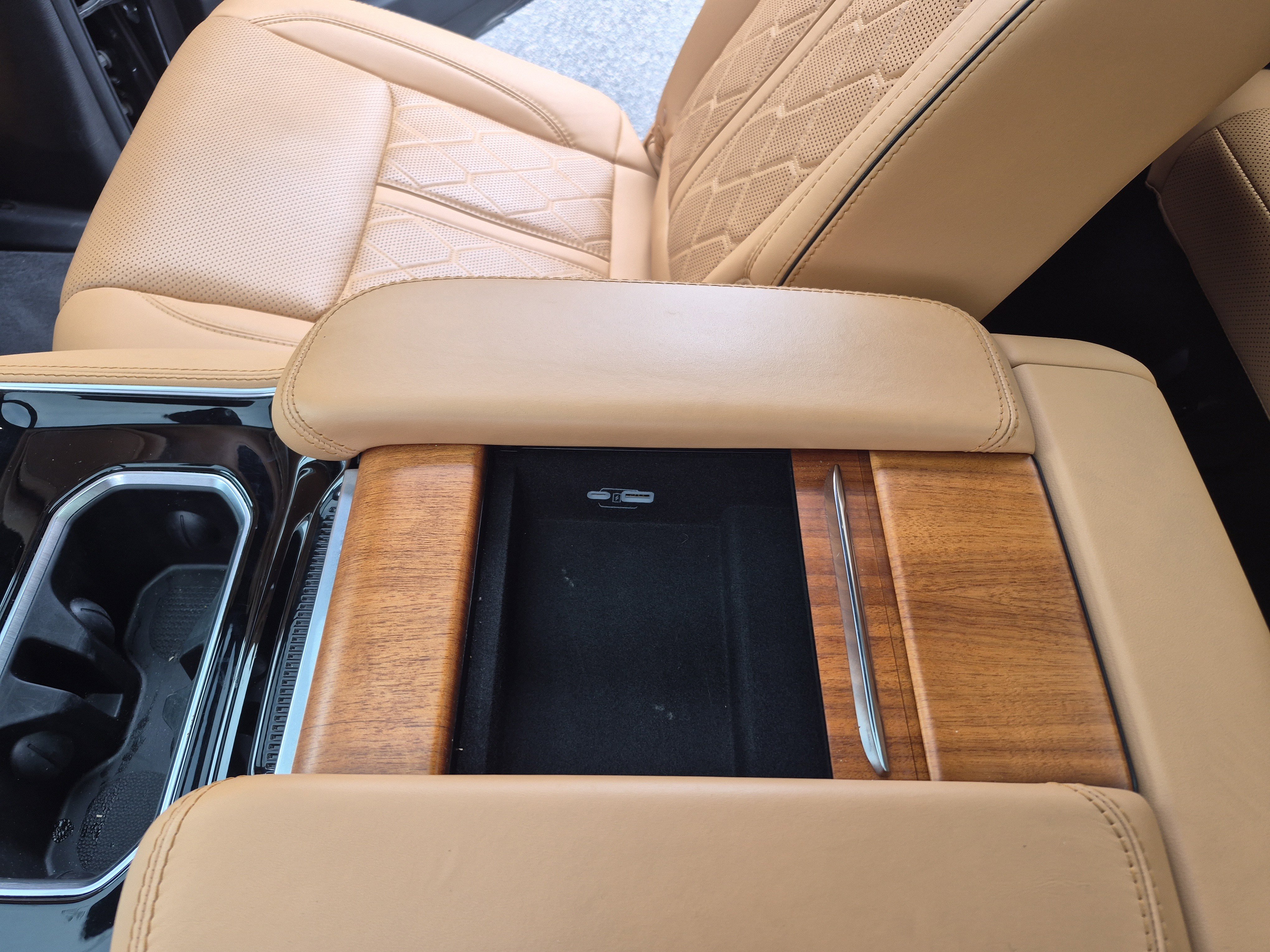 Used 2023 Jeep Grand Wagoneer L Series III image 19