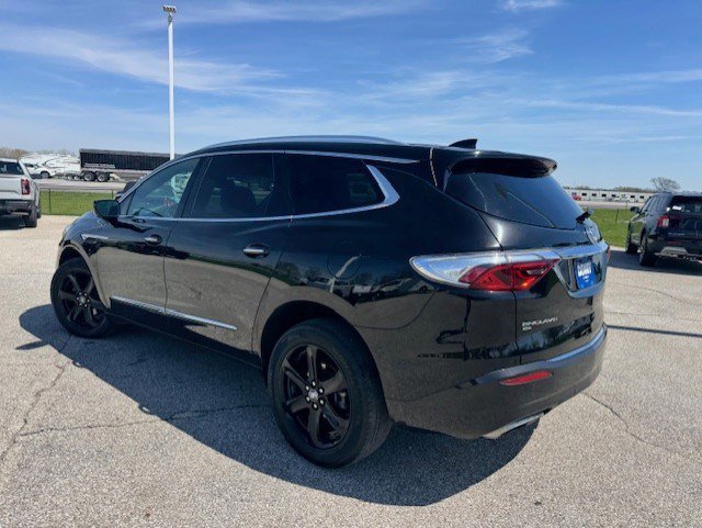 Used 2023 Buick Enclave Essence w/ Experience Buick Package AWD/4WD image 3