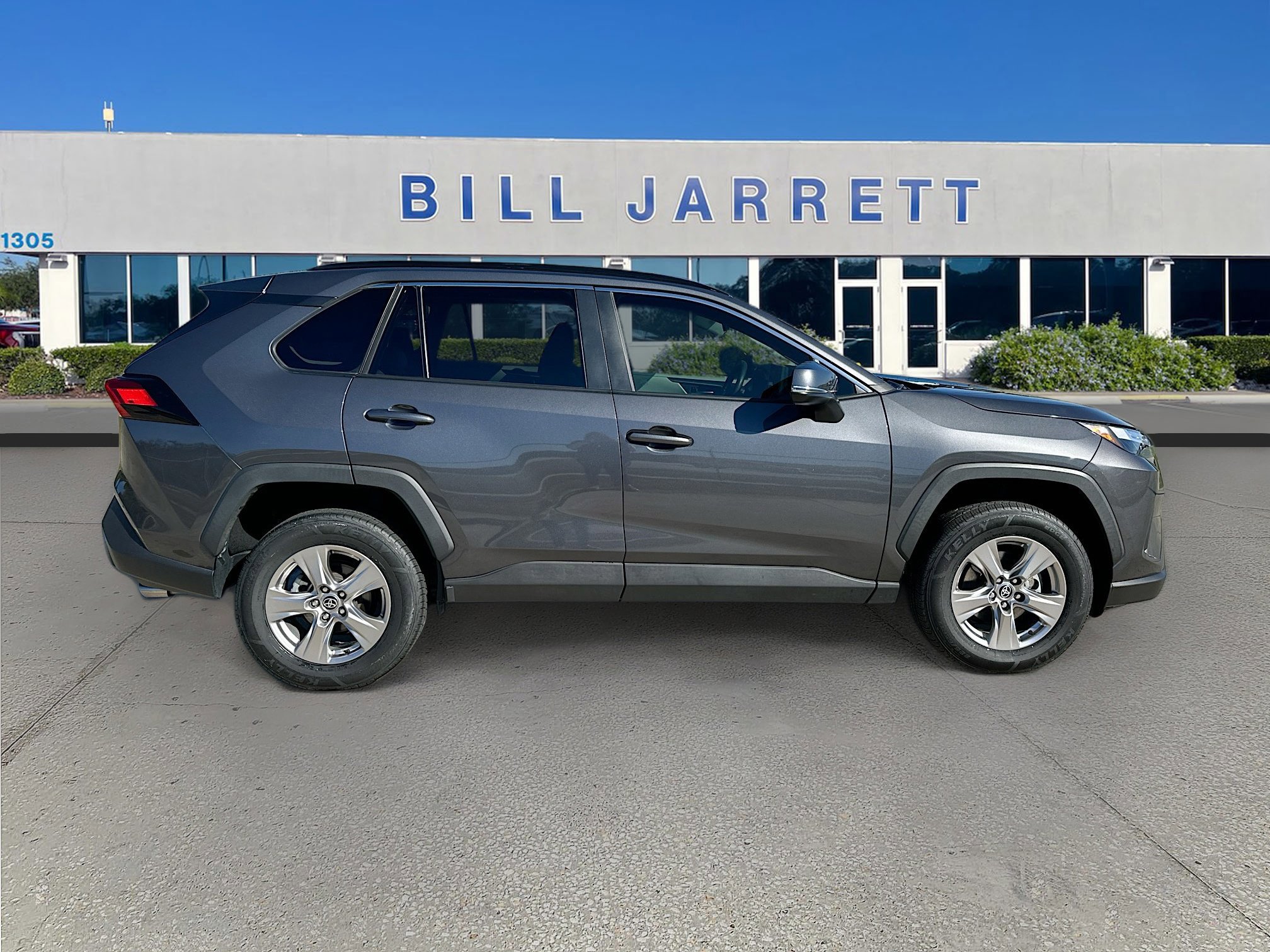 Used 2023 Toyota RAV4 XLE w/ Convenience Package image 6