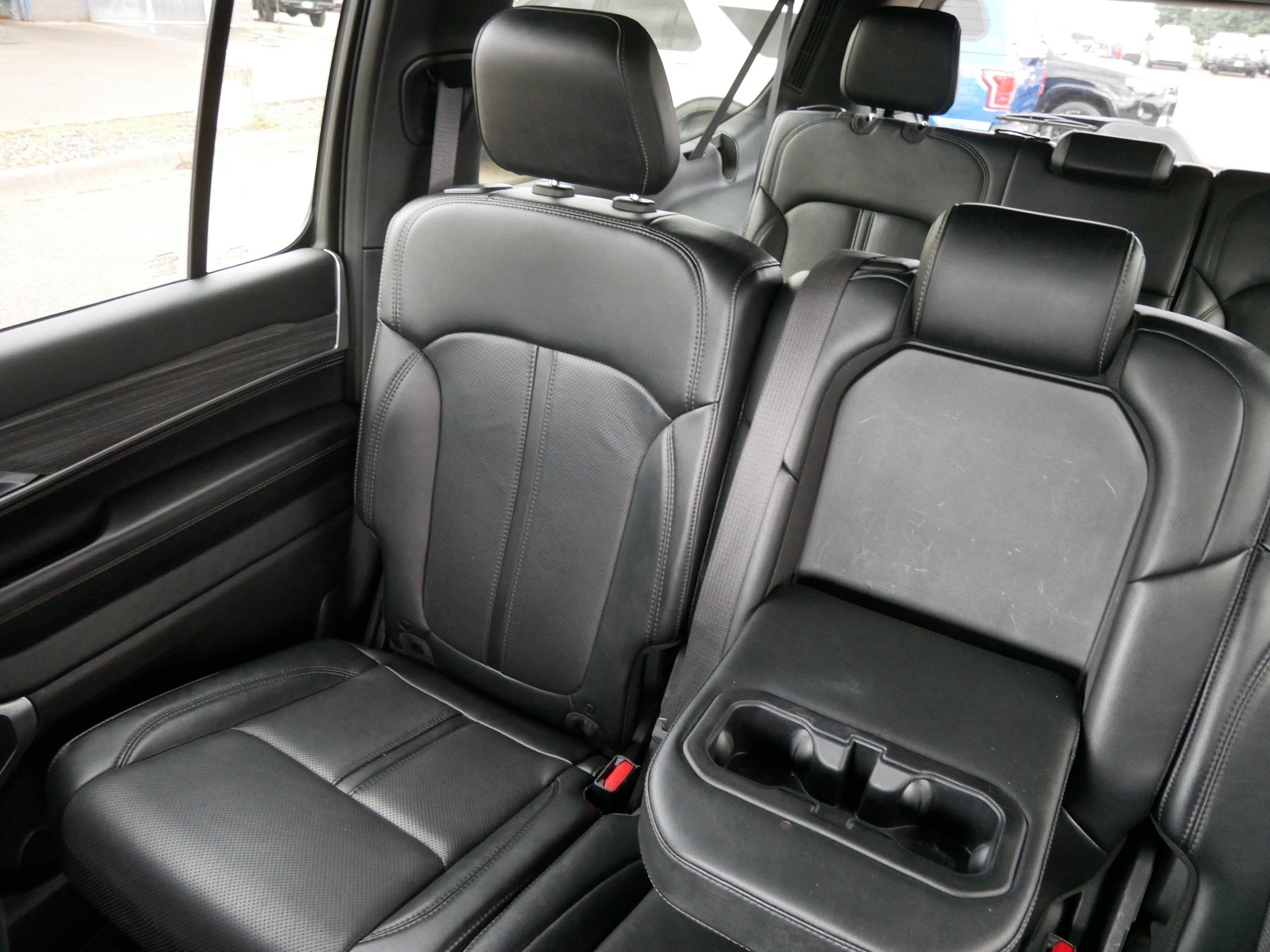 Used 2024 Jeep Wagoneer L Series II AWD/4WD image 12
