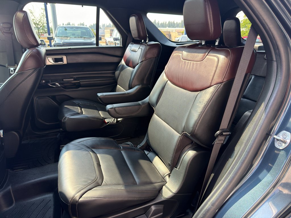 Certified 2023 Ford Explorer Platinum w/ Technology Package AWD/4WD image 37