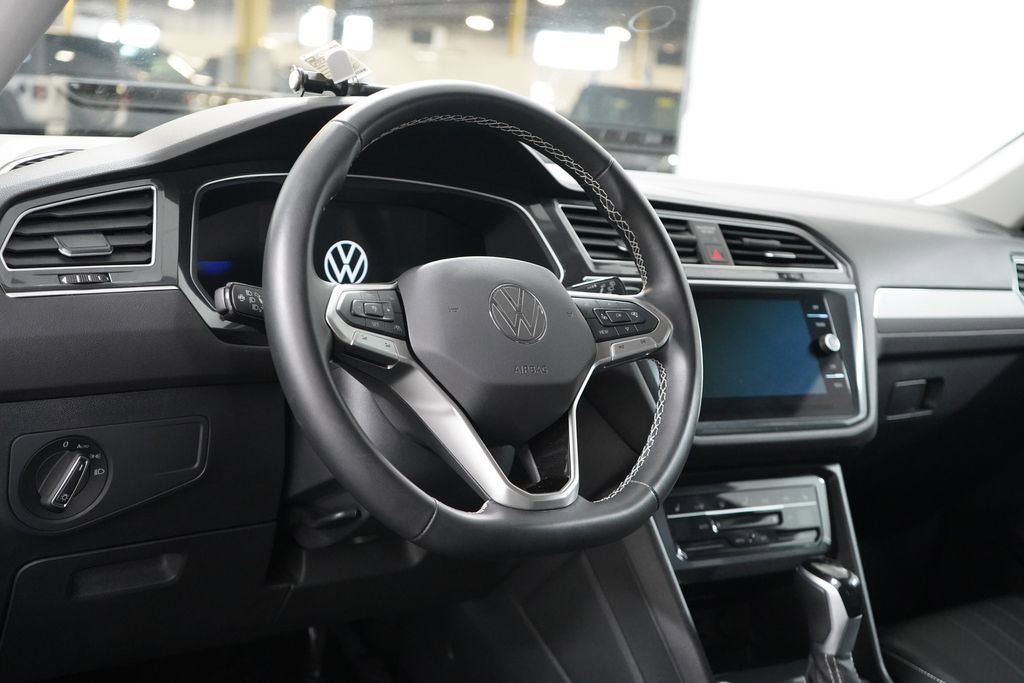 Used 2024 Volkswagen Tiguan SE AWD/4WD image 19