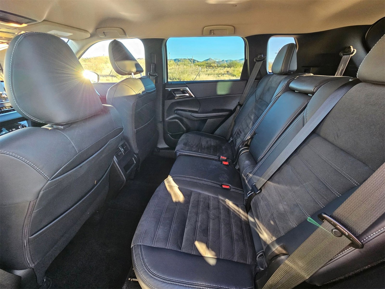 Used 2023 Mitsubishi Outlander SE image 22