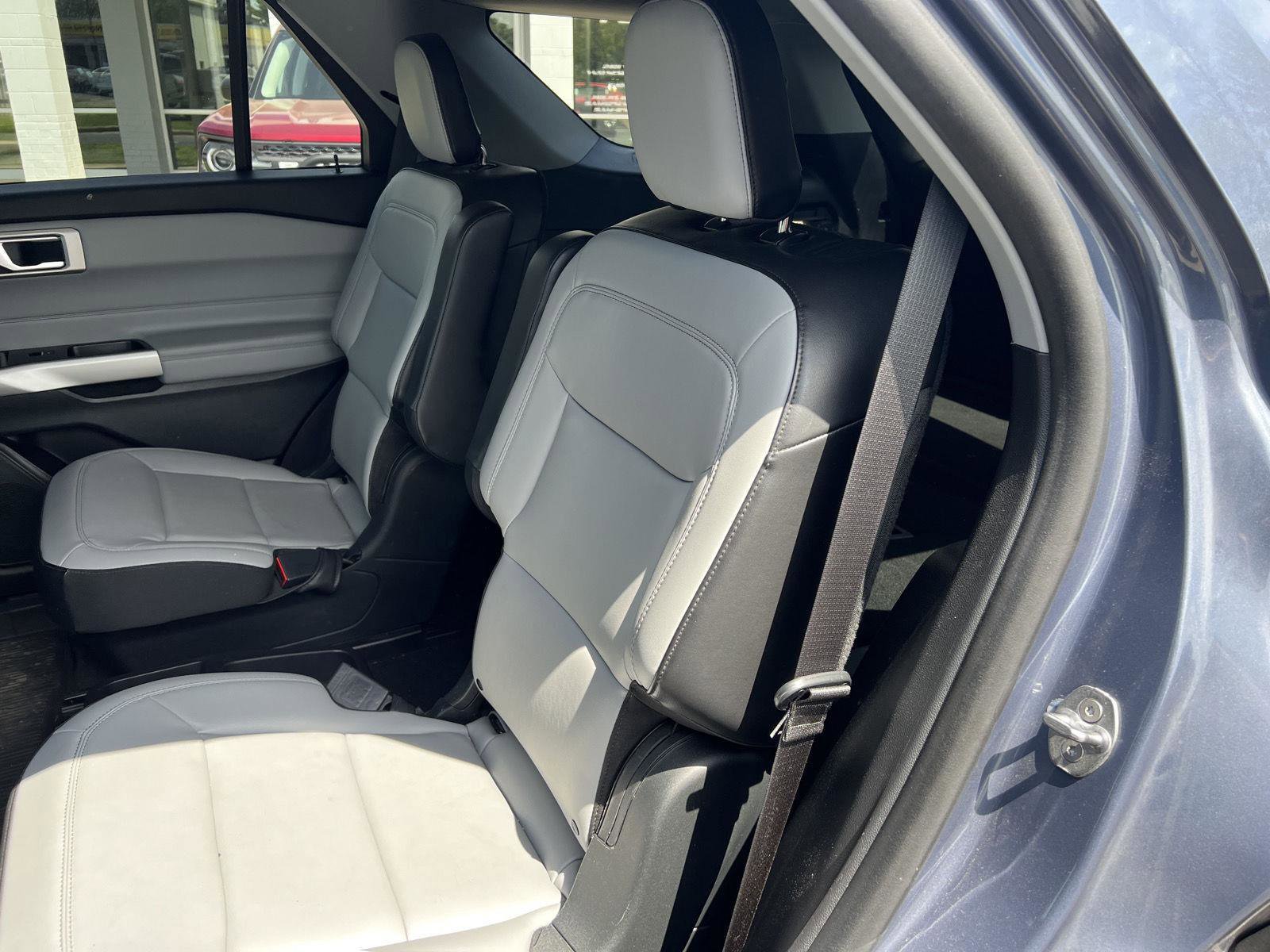 Certified 2021 Ford Explorer XLT w/ Equipment Group 202A image 8