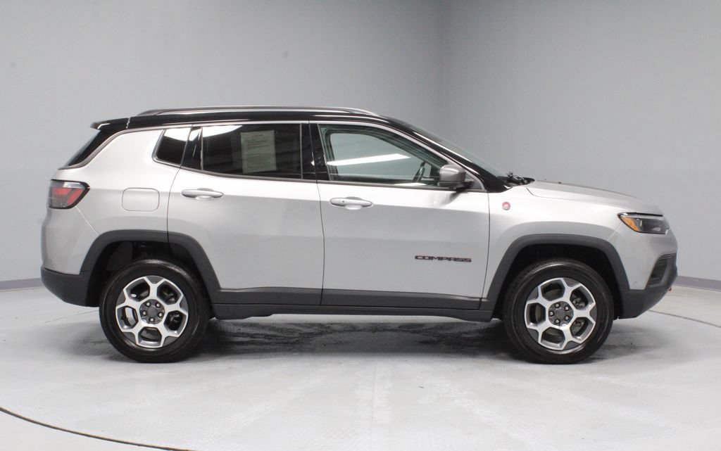 Used 2022 Jeep Compass Trailhawk w/ Trailhawk Elite Group AWD/4WD image 12