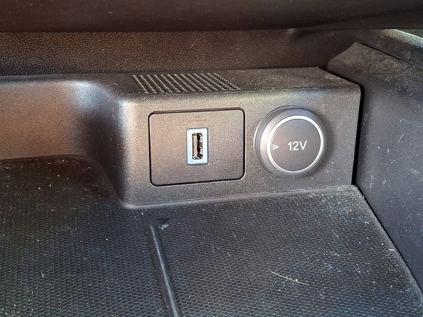 Certified 2020 Ford Escape SE Sport AWD/4WD image 23