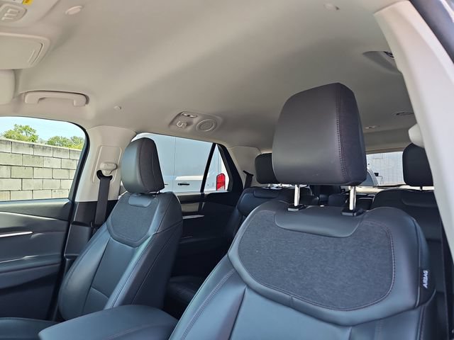 Certified 2025 Ford Explorer Active w/ Active Comfort Package RWD image 18