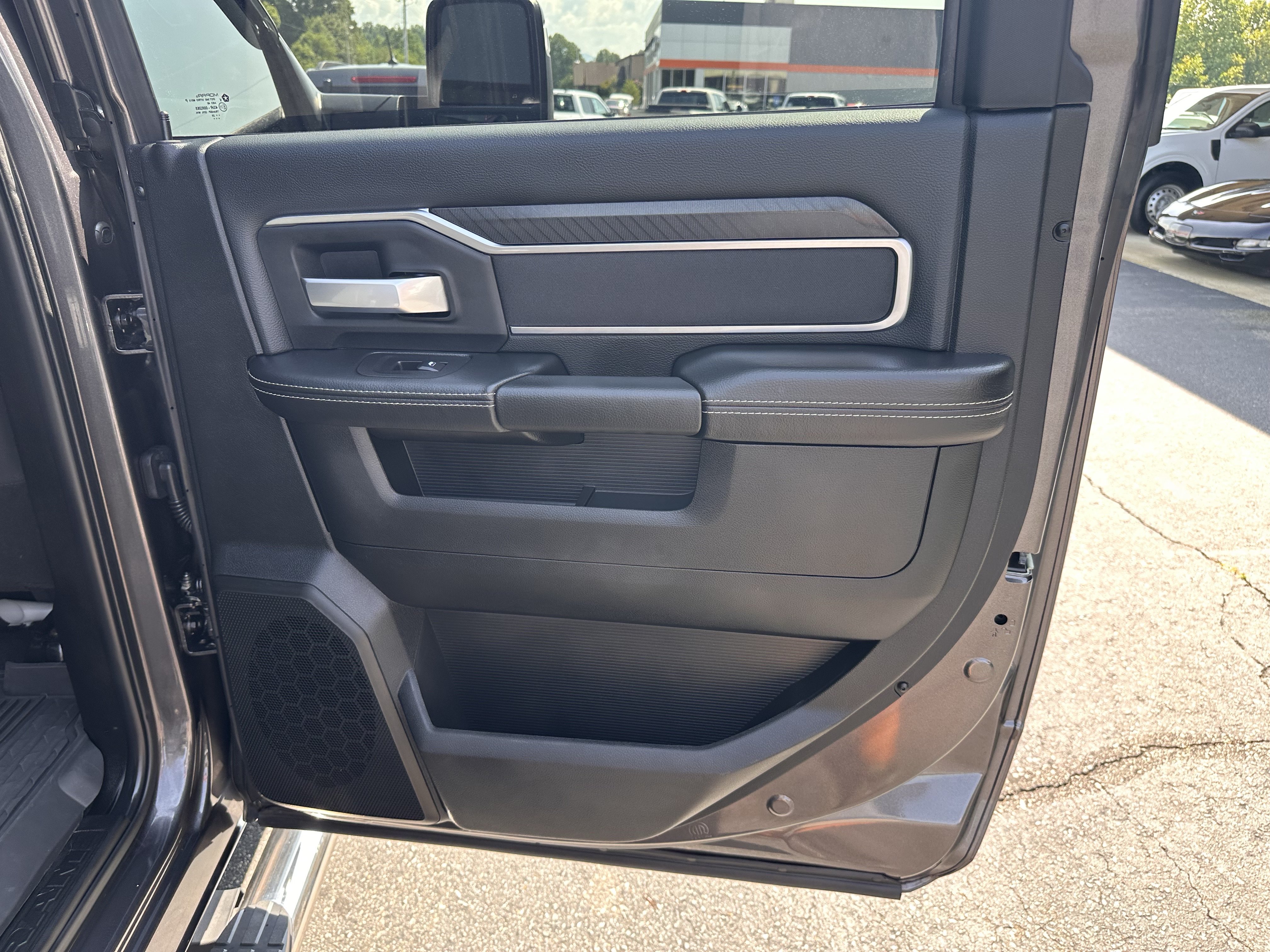 Used 2025 RAM 3500 Big Horn AWD/4WD image 16