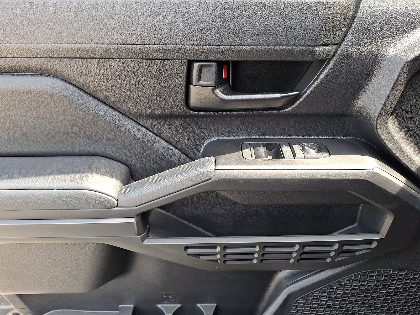 Used 2025 Toyota Tacoma SR w/ SR Upgrade Package image 14