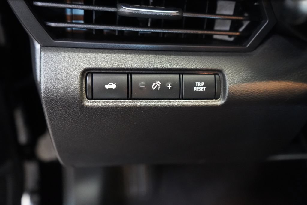Used 2025 Nissan Altima 2.5 SV FWD image 25