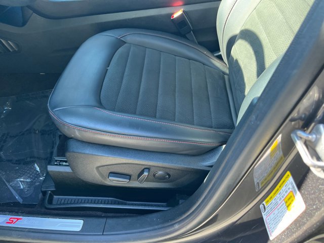 Certified 2020 Ford Edge ST-Line w/ Cold Weather Package FWD image 16