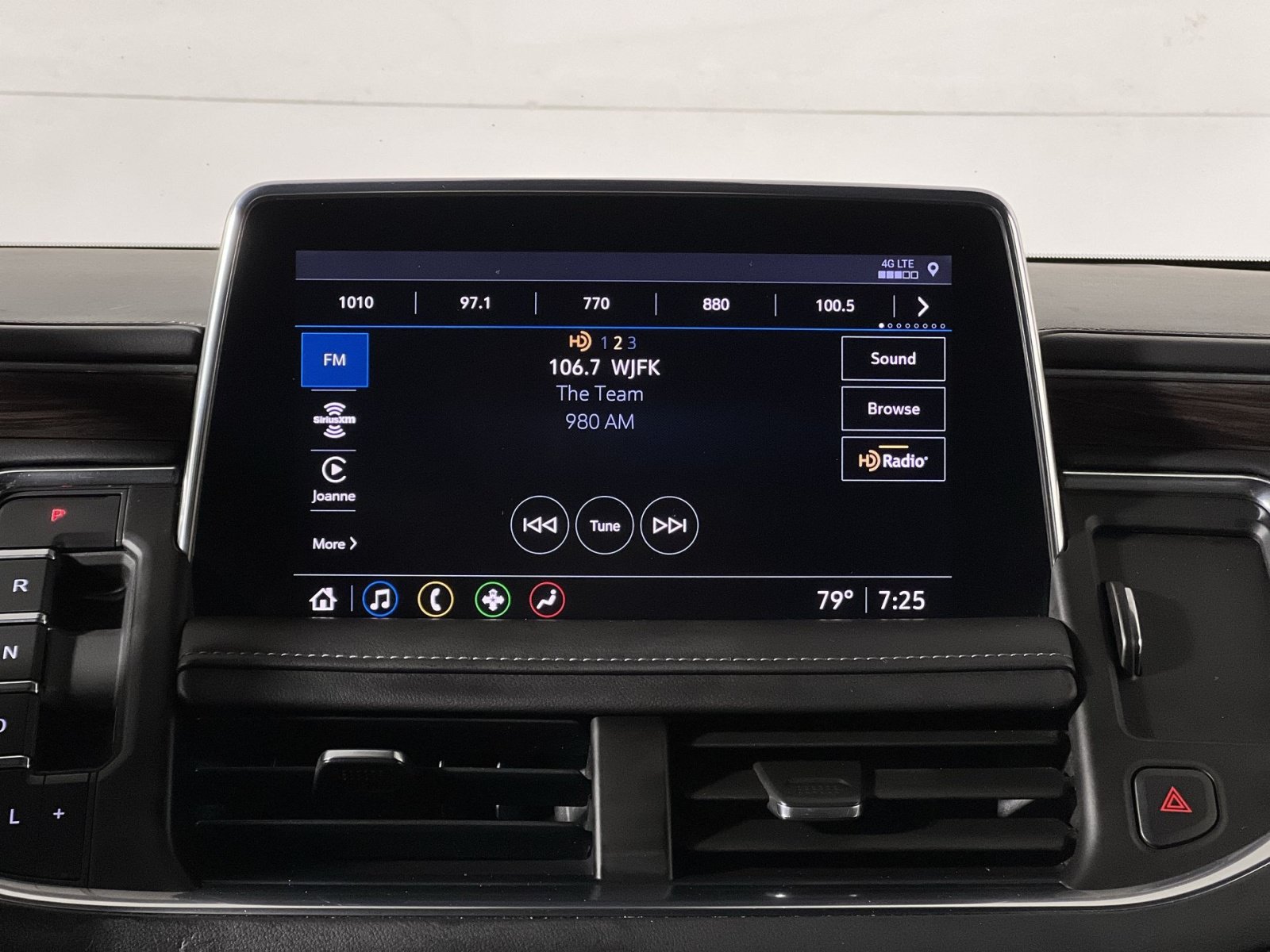 Used 2021 Chevrolet Tahoe LT AWD/4WD image 18