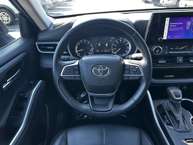 Used 2024 Toyota Highlander XLE AWD/4WD image 14