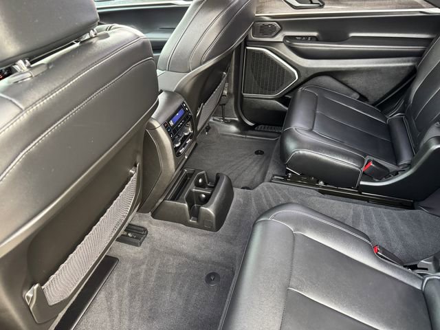 Used 2022 Jeep Grand Cherokee L Limited image 17