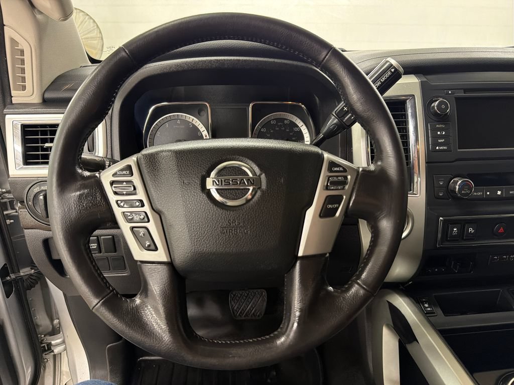 Used 2019 Nissan Titan SV w/ SV Convenience Package RWD image 18