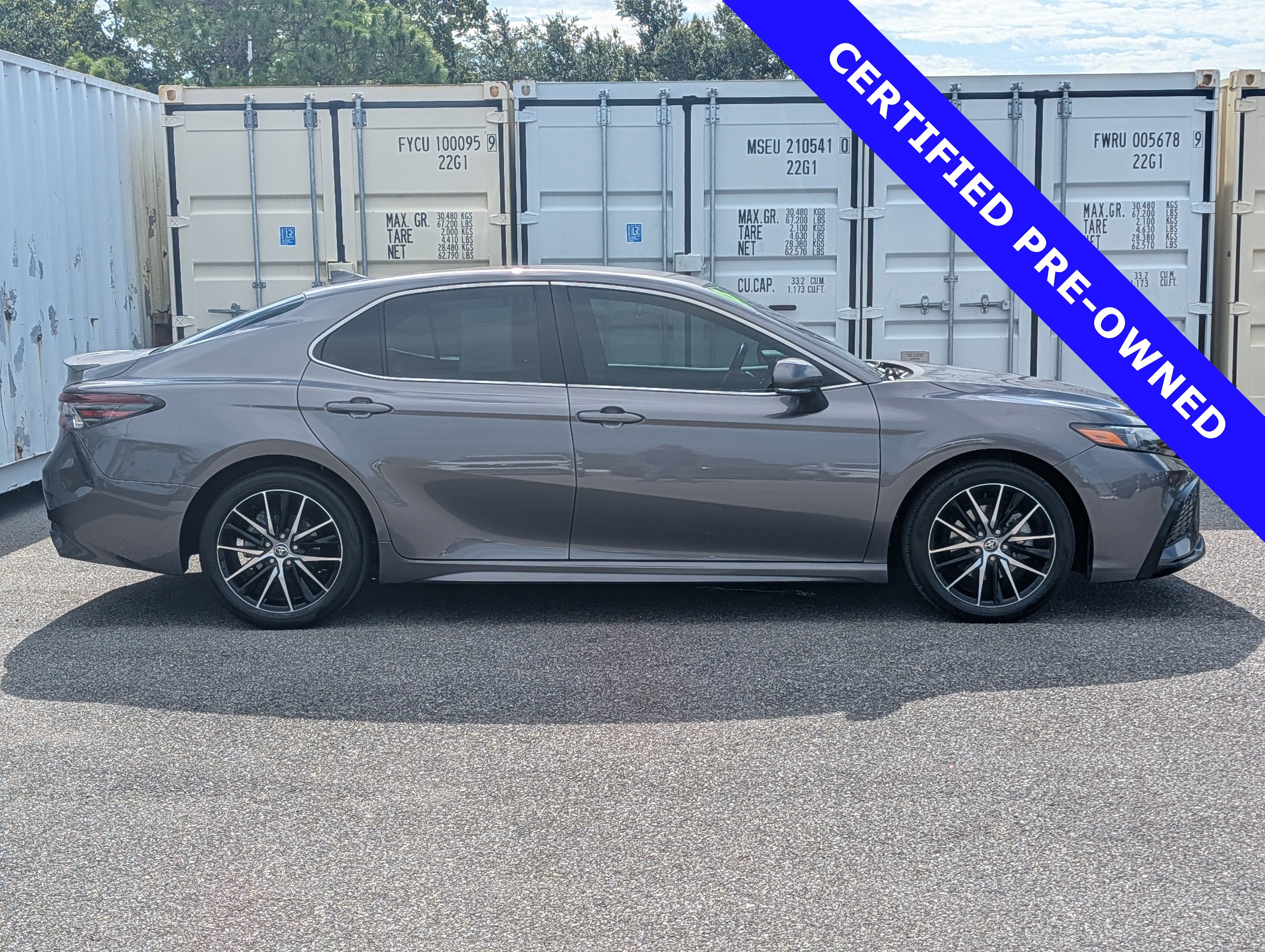 Used 2022 Toyota Camry SE FWD video 3