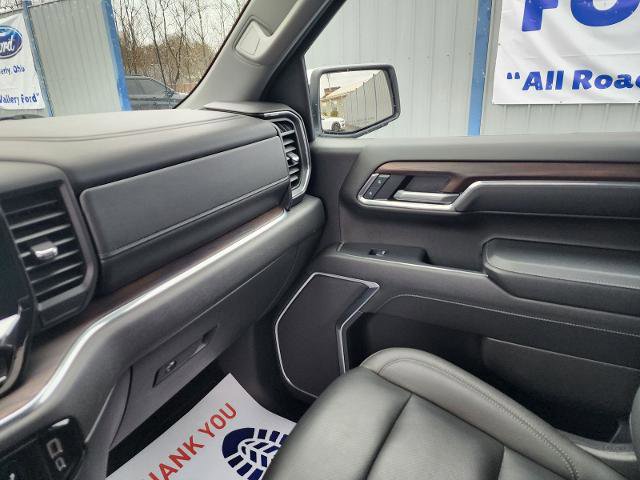 Used 2025 GMC Sierra 1500 SLT AWD/4WD image 16