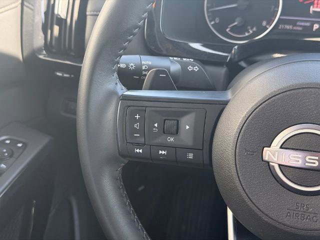 Used 2025 Nissan Pathfinder SV FWD image 17