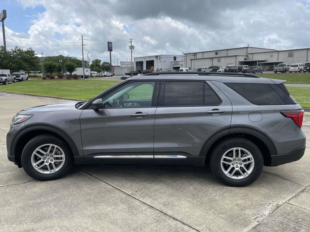 Certified 2025 Ford Explorer Active RWD image 6