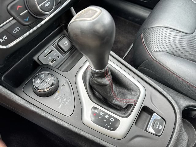 Used 2017 Jeep Cherokee Trailhawk AWD/4WD image 20