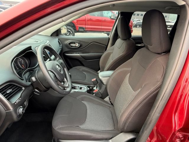 Used 2019 Jeep Cherokee Latitude w/ Popular Appearance Group FWD image 7