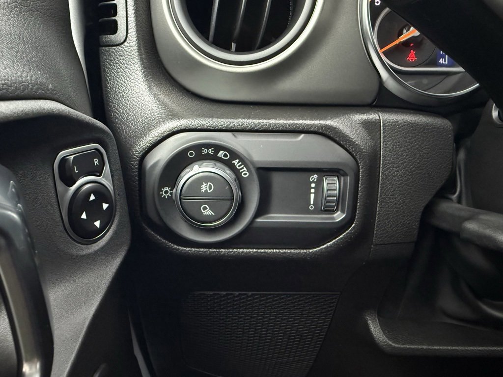 Used 2023 Jeep Gladiator Willys image 13