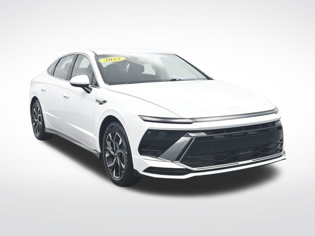 Used 2025 Hyundai Sonata SEL FWD image 3