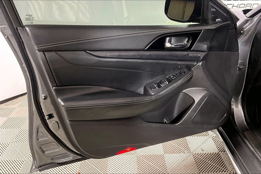 Used 2023 Nissan Maxima Platinum w/ Sport Mat Group FWD image 18